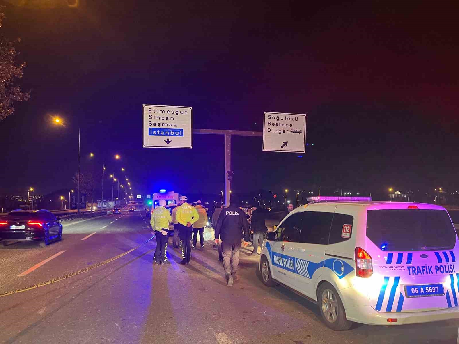 Ankara’da kontrolden çıkan otomobil bariyerlere saplandı: 1 ölü Ankara’da kontrolden çıkan otomobil bariyerlere saplandı: 1 ölü