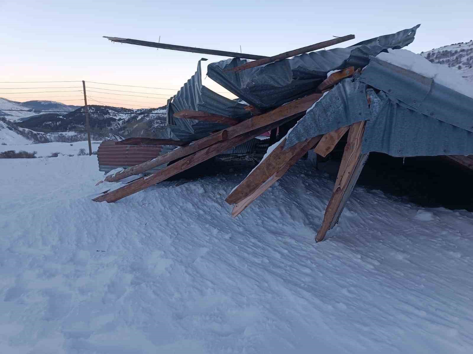 Cami lojmanının üzerine çığ düştü