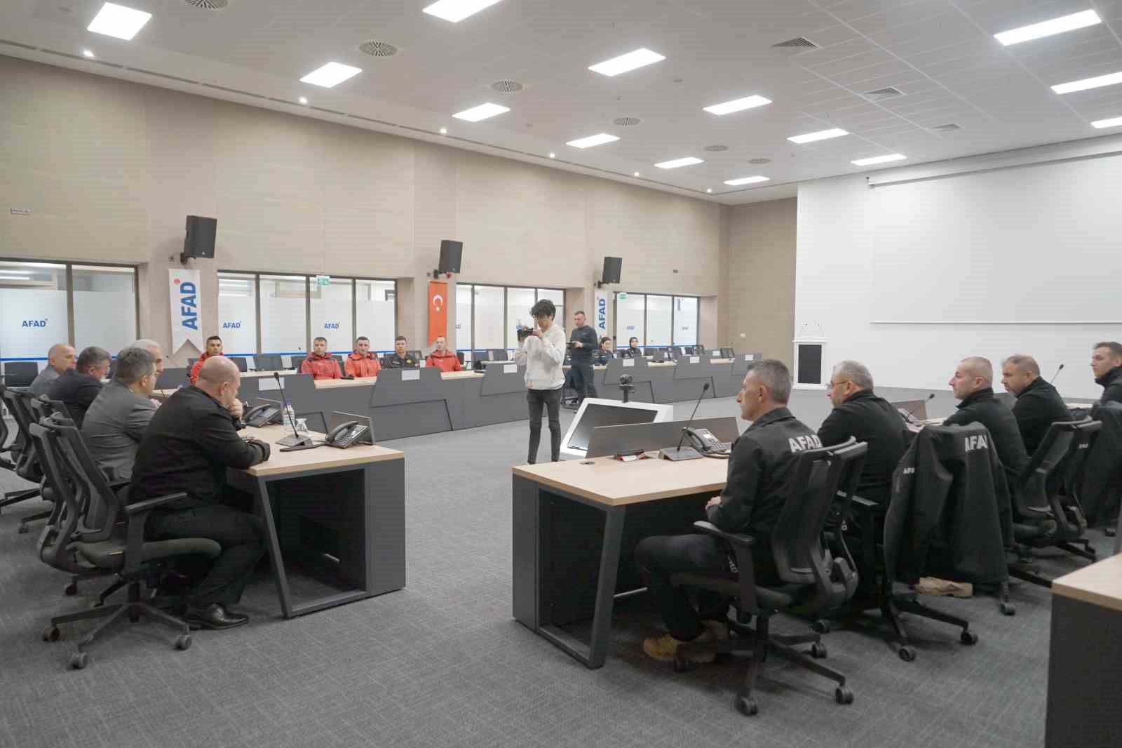 Enkazdan onlarca kişiyi sağ çıkaran AFAD ve JAK ekiplerine teşekkür ziyareti Enkazdan onlarca kişiyi sağ çıkaran AFAD ve JAK ekiplerine teşekkür ziyareti