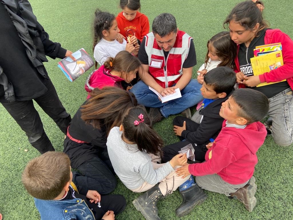 Gönüllü öğretmenlerden depremzede çocuklara psikososyal destek