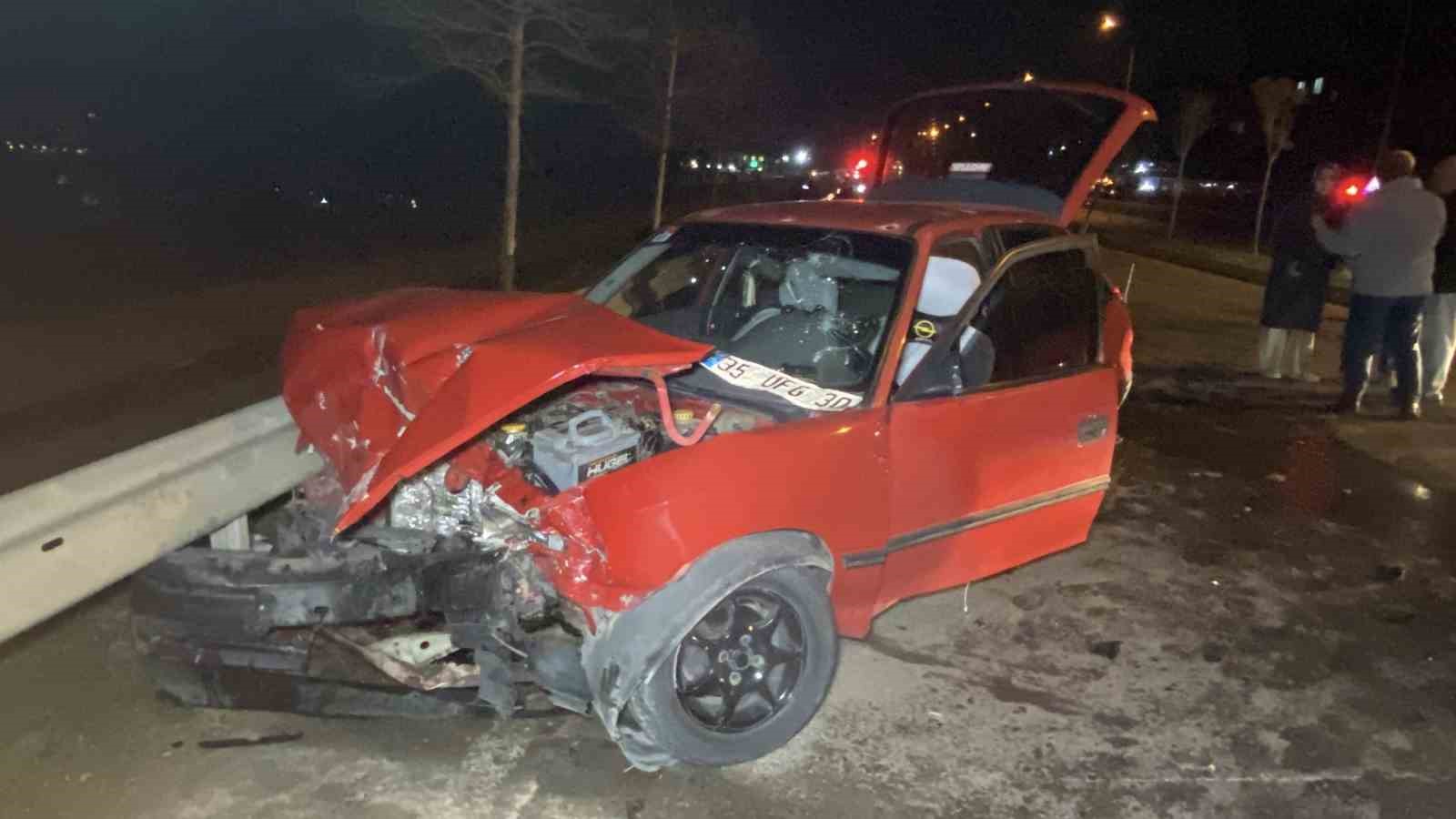 İzmit’te 3 araçlı zincirleme trafik kazası: 4 yaralı İzmit’te 3 araçlı zincirleme trafik kazası: 4 yaralı