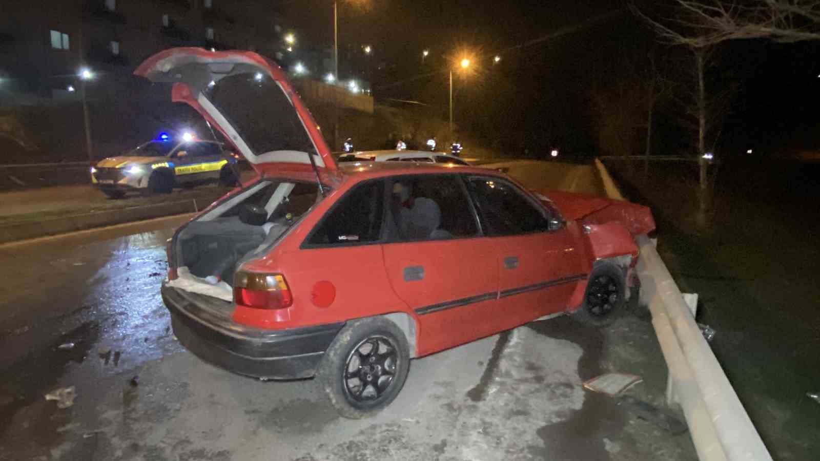 İzmit’te 3 araçlı zincirleme trafik kazası: 4 yaralı