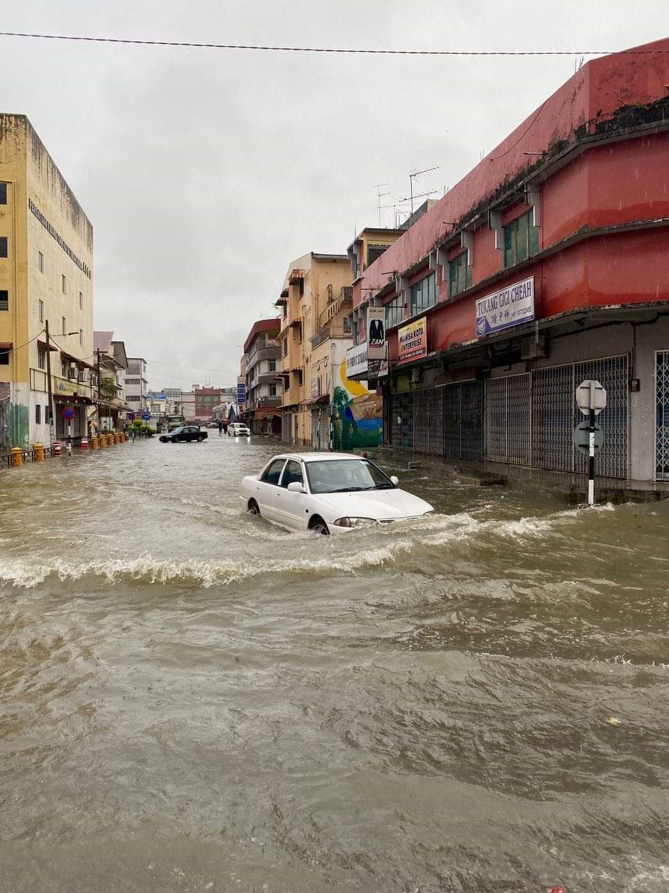 Malezya’da şiddetli yağış: 1 ölü