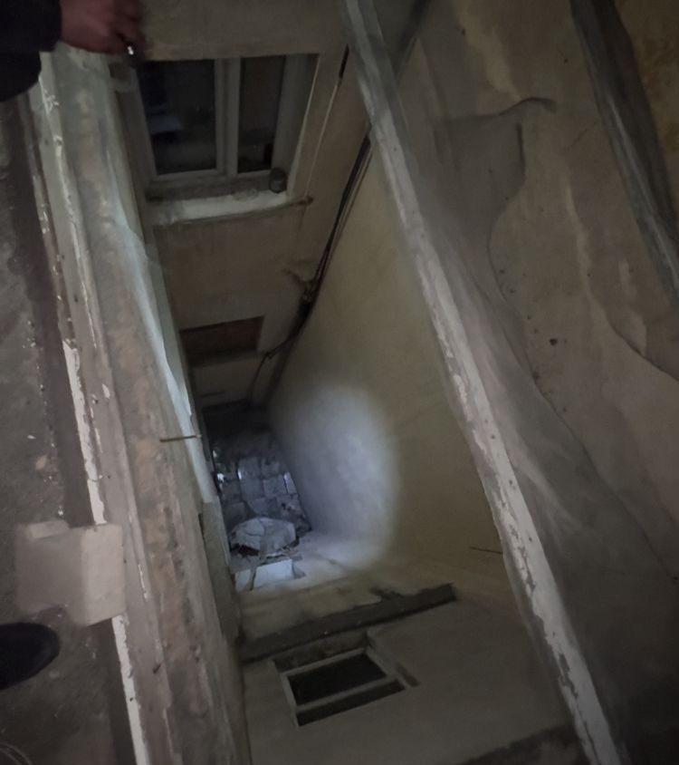 Mersin’de 3. kattan havalandırma boşluğuna düşen çocuk ağır yaralandı